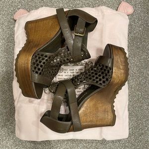 Juicy Couture Wedges 💚